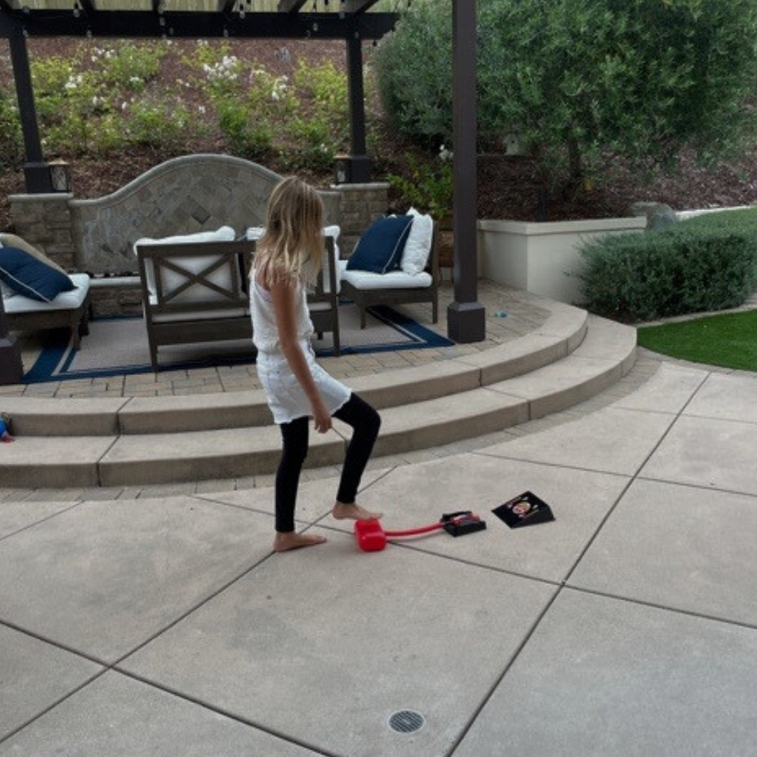 KickKart: Das Spielzeug, das dein Kind wieder Kind sein lässt.